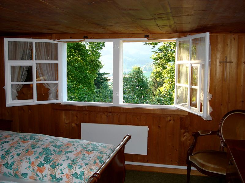 Schlafzimmer mit Blick ins Grüne